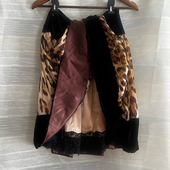 Dolce & Gabbana Leopard Velvet Blazer & Silk-Lined Skirt with Velvet Panel—2000s - Picture 9 of 16